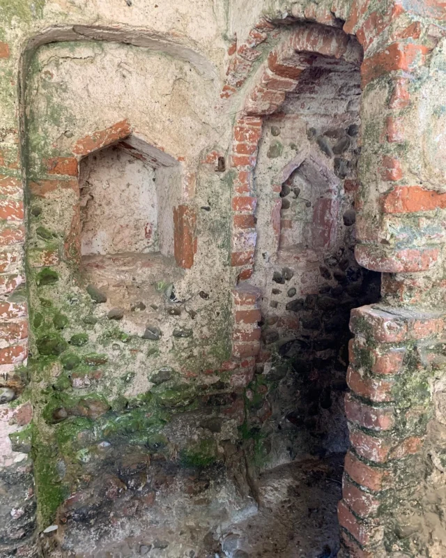 This is the guarderobe at #baconsthorpecastle . The rooms all had en suites, with a little niche for a lamp, and hopefully a comfy seat over the large and draughty drain leading to the moat. #medieval #ruins  #conservationaechitects #ensuite